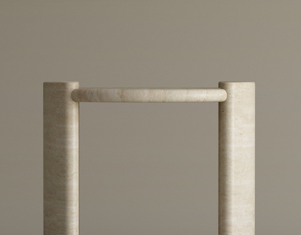 Arca – Table d’appoint courbée en travertin naturel-Galerie Pietra