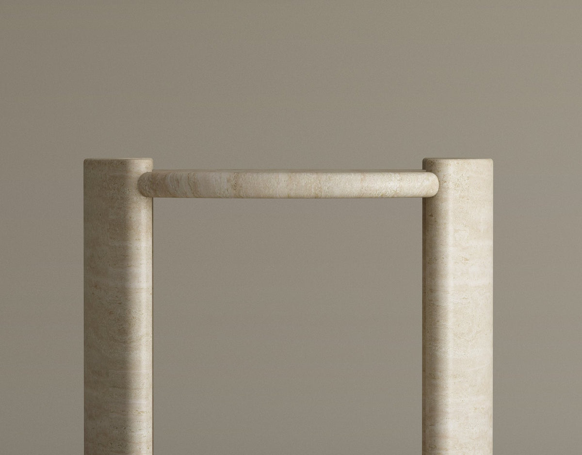 Arca – Table d’appoint courbée en travertin naturel-Galerie Pietra