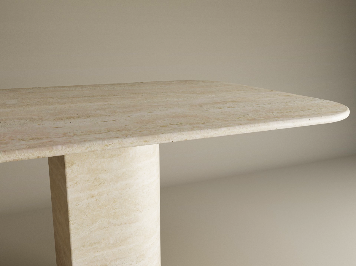 Aurel – Table à manger rectangulaire en travertin naturel avec piètement incliné-Galerie Pietra