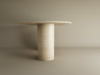 Avena – Table à manger ovale en travertin naturel avec piètement incliné-Galerie Pietra