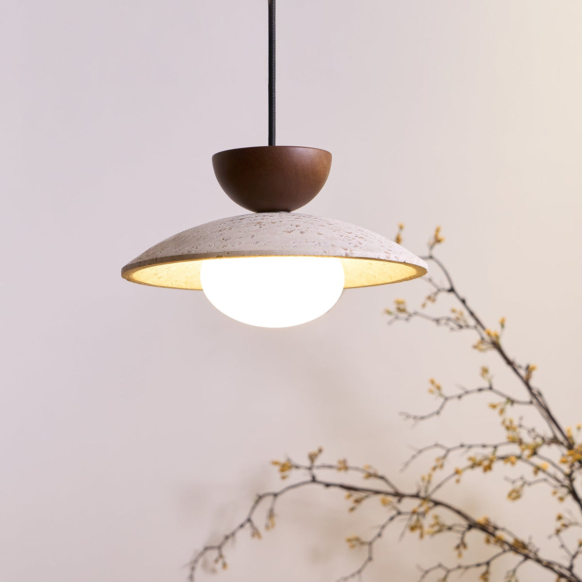 Luma – Suspension en travertin naturel-Galerie Pietra
