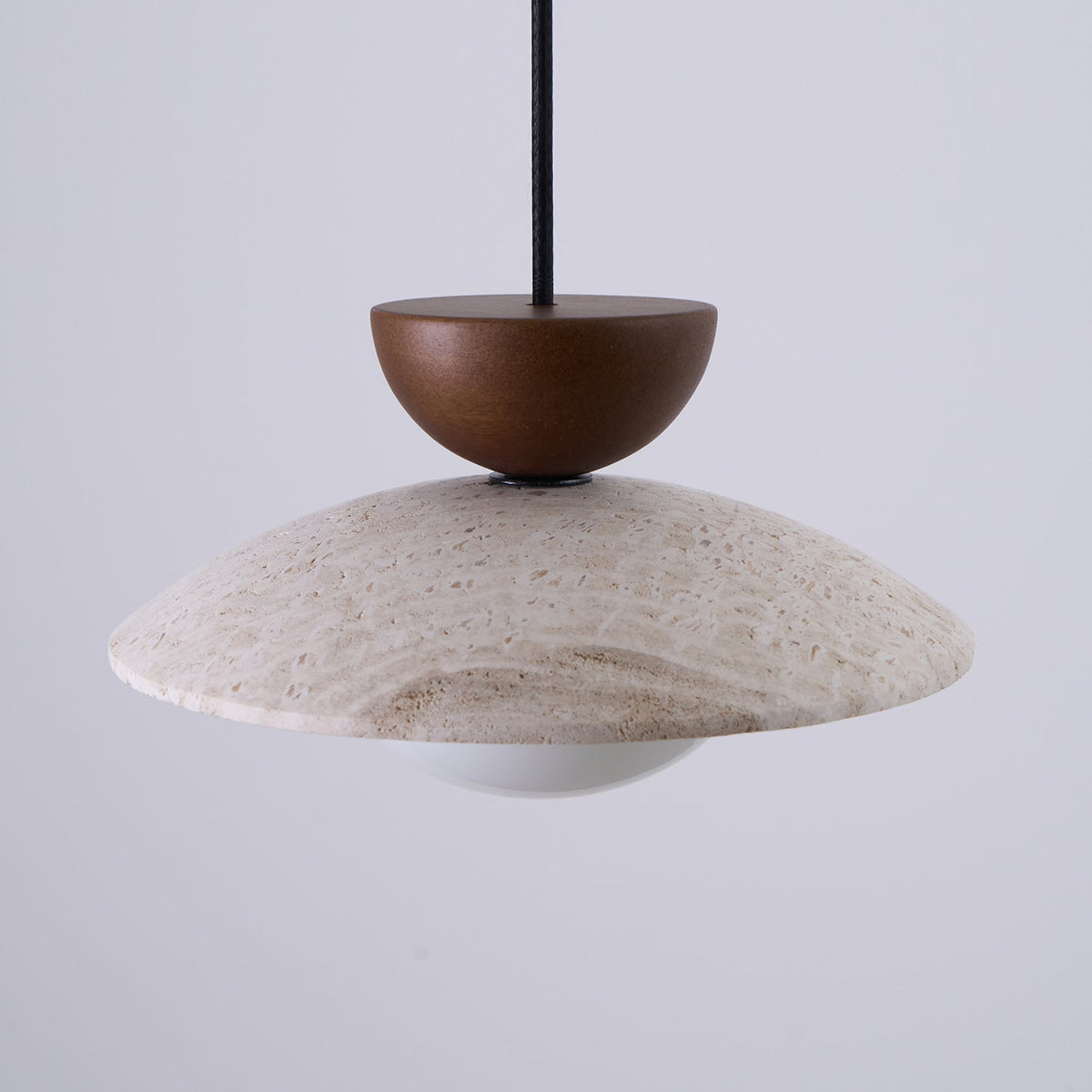 Luma – Suspension en travertin naturel-Galerie Pietra