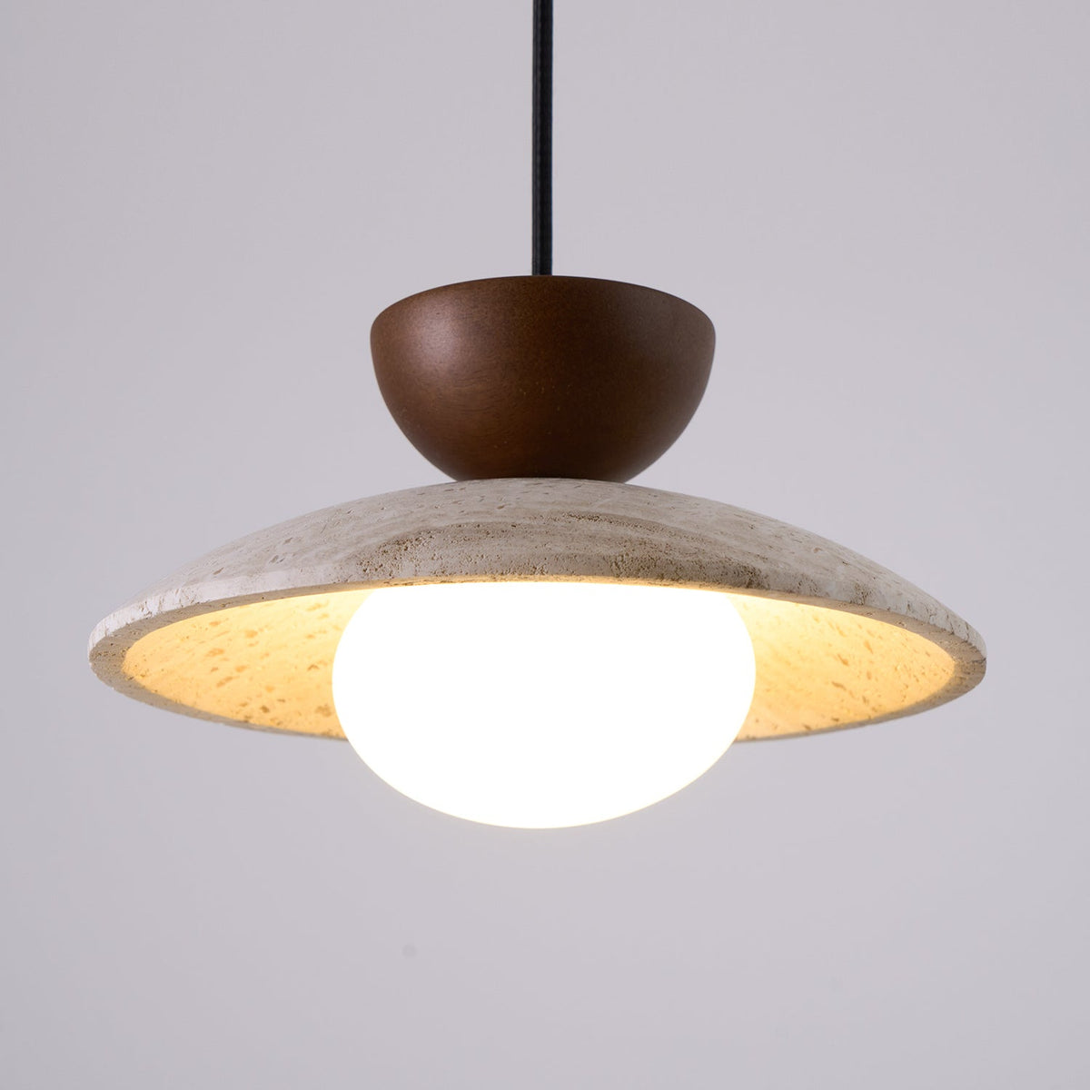 Luma – Suspension en travertin naturel-Galerie Pietra