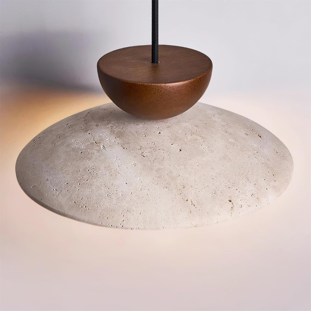 Luma – Suspension en travertin naturel-Galerie Pietra