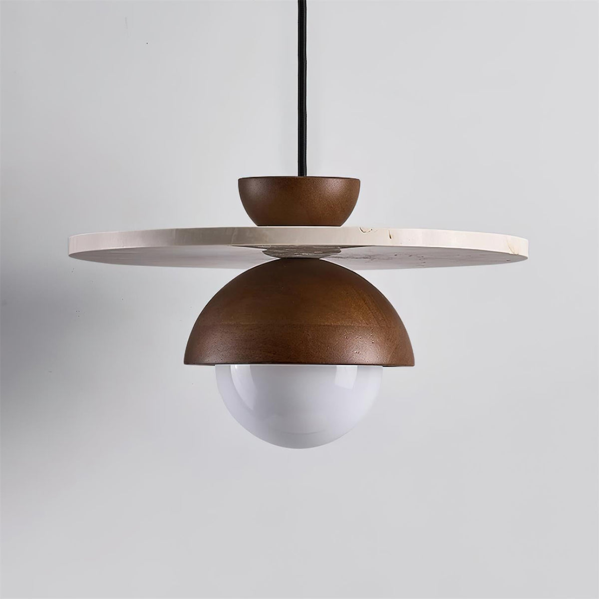 Lunaria – Suspension globe en verre, travertin naturel et bois de noyer-Galerie Pietra