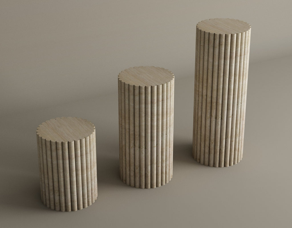 Orion – Trio de piliers sculpturaux en travertin naturel-Galerie Pietra