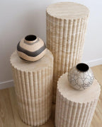 Orion – Trio de piliers sculpturaux en travertin naturel-Galerie Pietra
