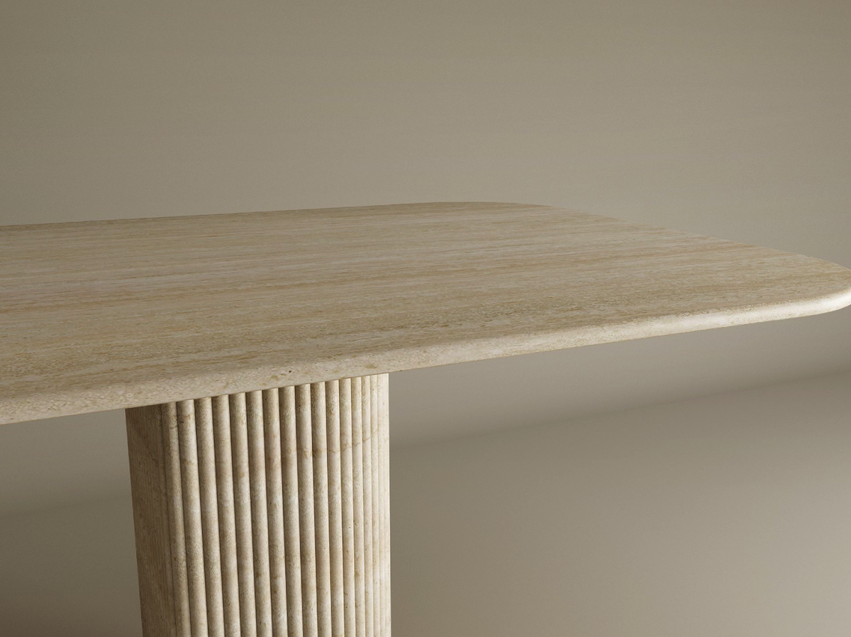Orven – Table à manger rectangulaire en travertin naturel avec piètement rond cannelé-Galerie Pietra