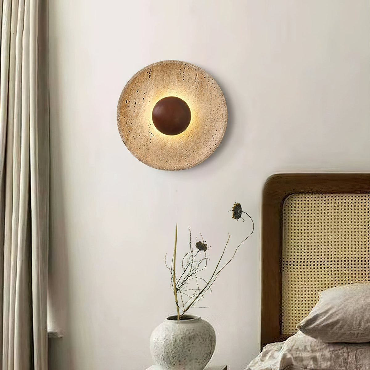Solis – Applique murale solaire en travertin naturel-Galerie Pietra
